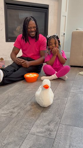 Unboxing The new Mama Duck & Baby Surprise! Your kids will love it, this toy is a must have toy this holiday season. @zuru.to...
