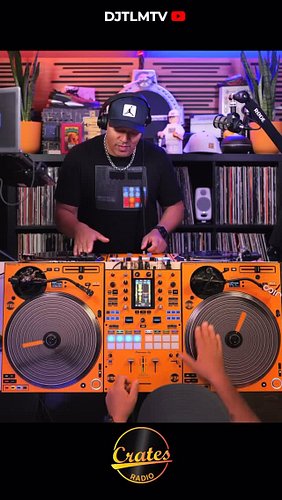 DJ TLM mashing up R&B tunes during the Sunday Sessions❤️

He’ll be back this Sunday from 18:45 CET on Crates Radio (Twitch). ...