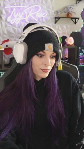 I’ve been keeping a secret 🤫 

#twitchstreamer #gamergirl #marriedstreamer #marriagehumor #streamerfails