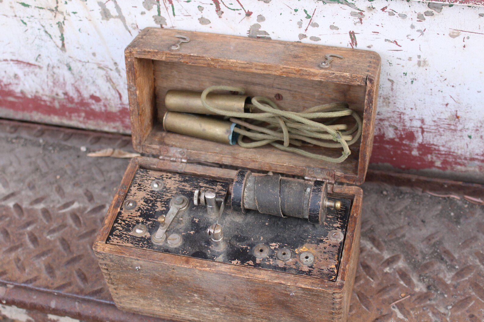 Artifact No.06 - Electrotherapy Device product image (3)
