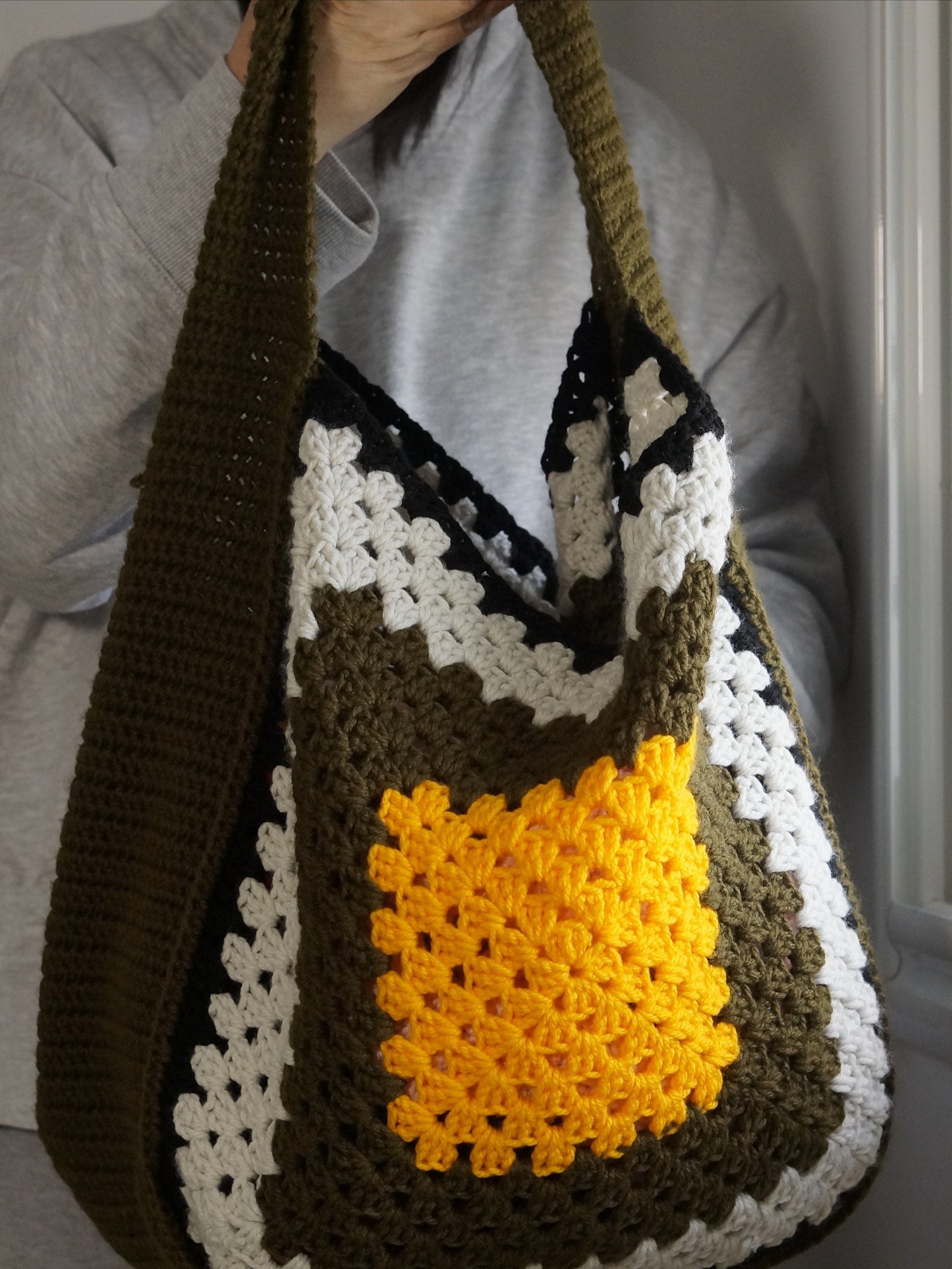 Granny square beanie crochet pdf pattern product image (2)