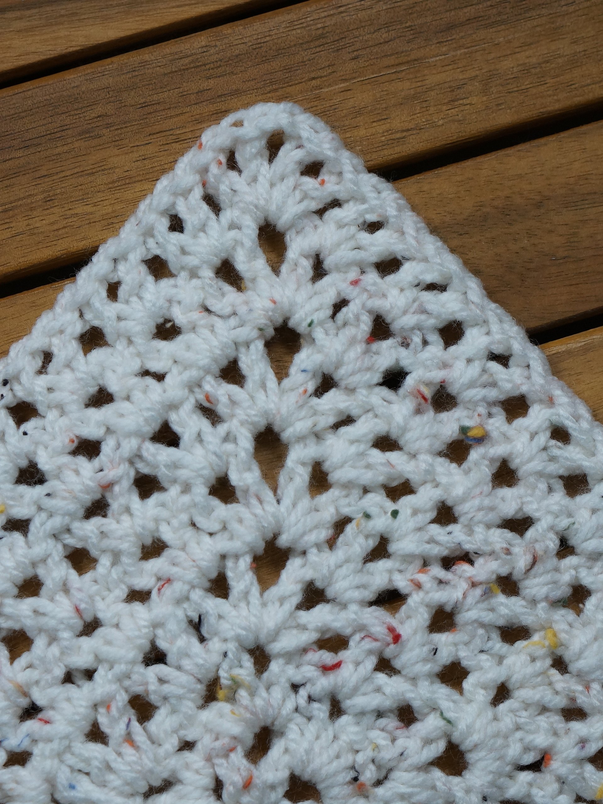 V stitch granny triangle crochet pattern product image (1)