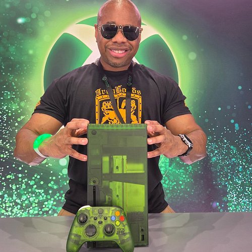 I got a chance to go hands with the @xbox Series X25 Limited Edition Console & Wireless Controller X25 Special Edition! More ...