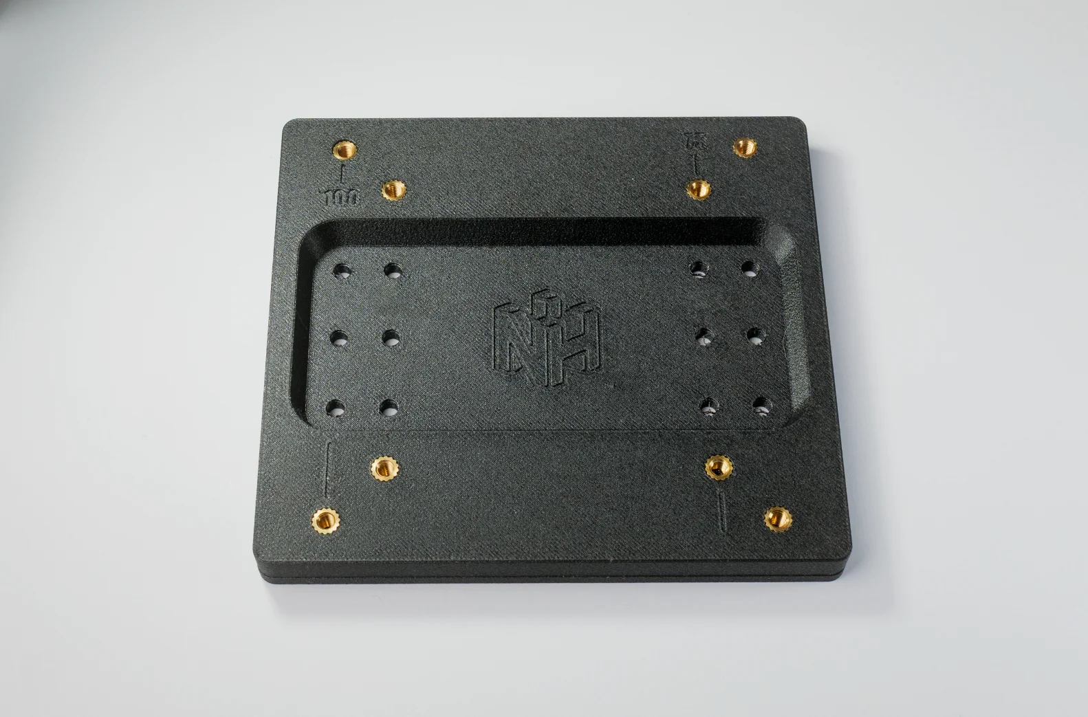 Portable Monitor 2 to 4 VESA Screw Adapter product image (3)