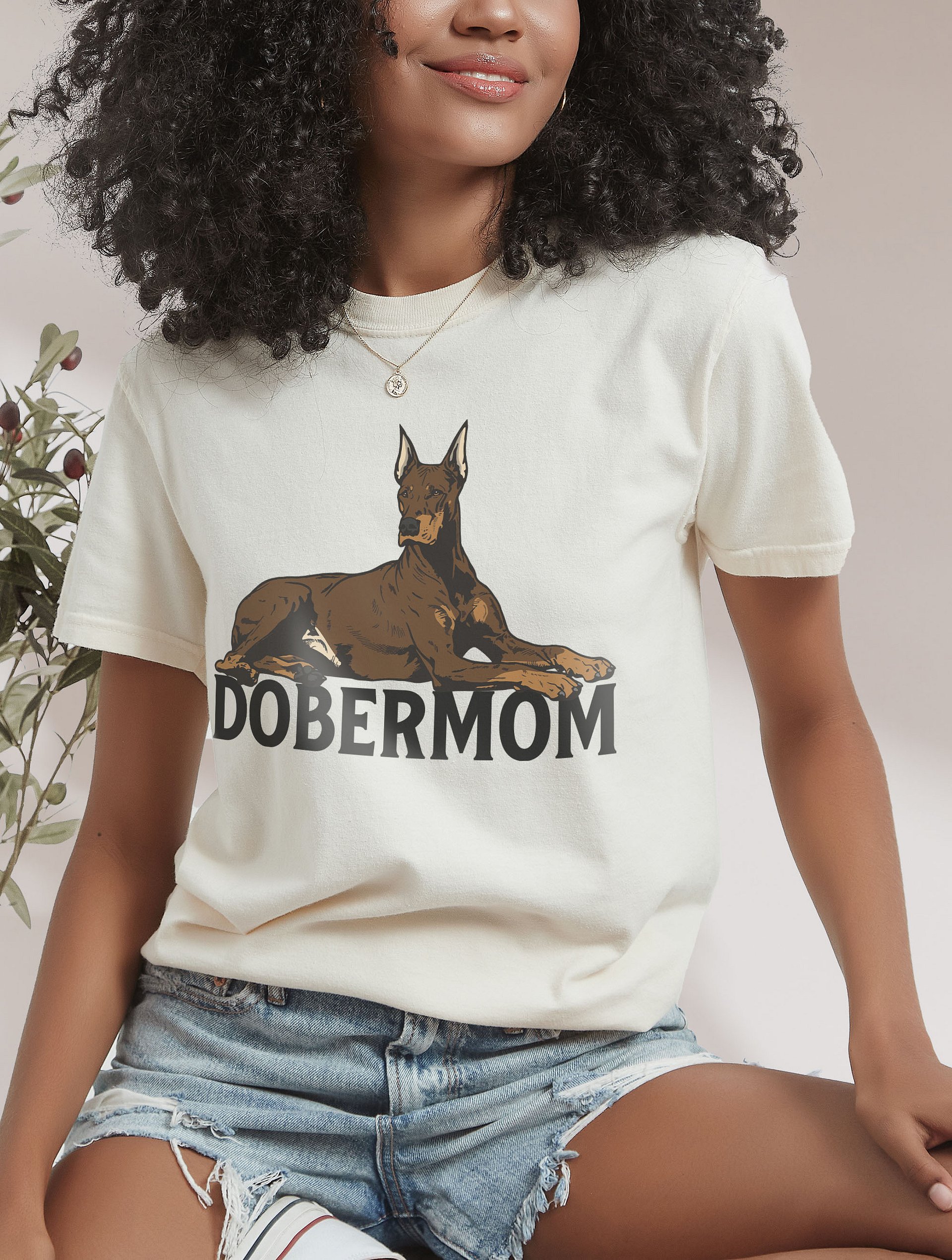 Dobermom T-Shirt of a Doberman (Red) | Funny T-Shirt for Doberman Moms product image (2)