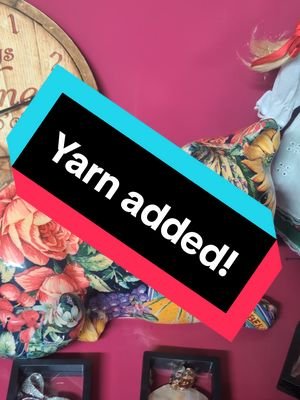 Added some of my hand dyed yarn to the booth! Come see v1071 at @Antique Marketplace of Lemoyne and touch the wool~ #v1071 #indieyarn #fridayvibesbelike #3dprint #smallbusiness 