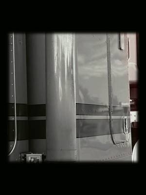 I see some AWESOME rigs. line em up boys! #peterbilt#kenworth#largecar#wow#trucktok 