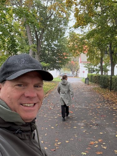 Morgonpromenad innan frukost sen lite marknad 🍁🍂#dieseldoris
