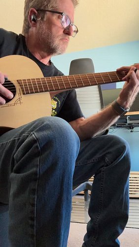 It lives! My playing is still terrible but I can hardly blame the guitar for that 😂

Details: mahogany back and sides, Sitka ...