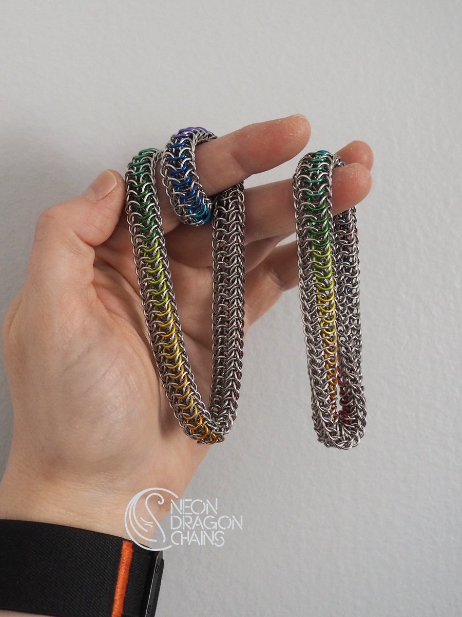 Mobius Fidget Toy / Rainbow Chrome product image (6)