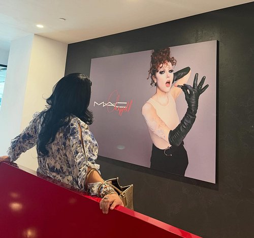 Over 10 years ago I really really wanted to work as an MUA with MAC COSMETICS…. but it didn’t happen. ☺️ I guess the timing w...