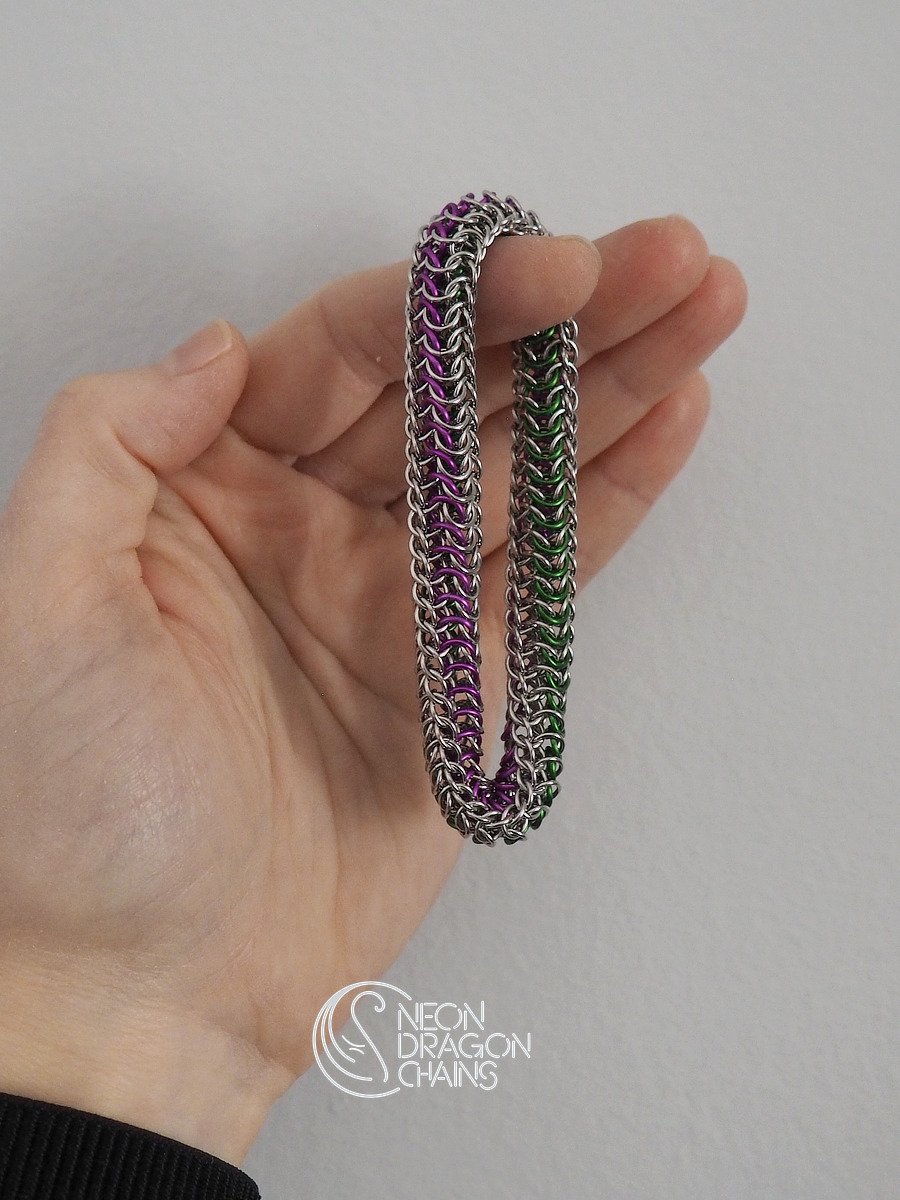 Mobius Fidget Toy / Green Purple Stripes product image (6)