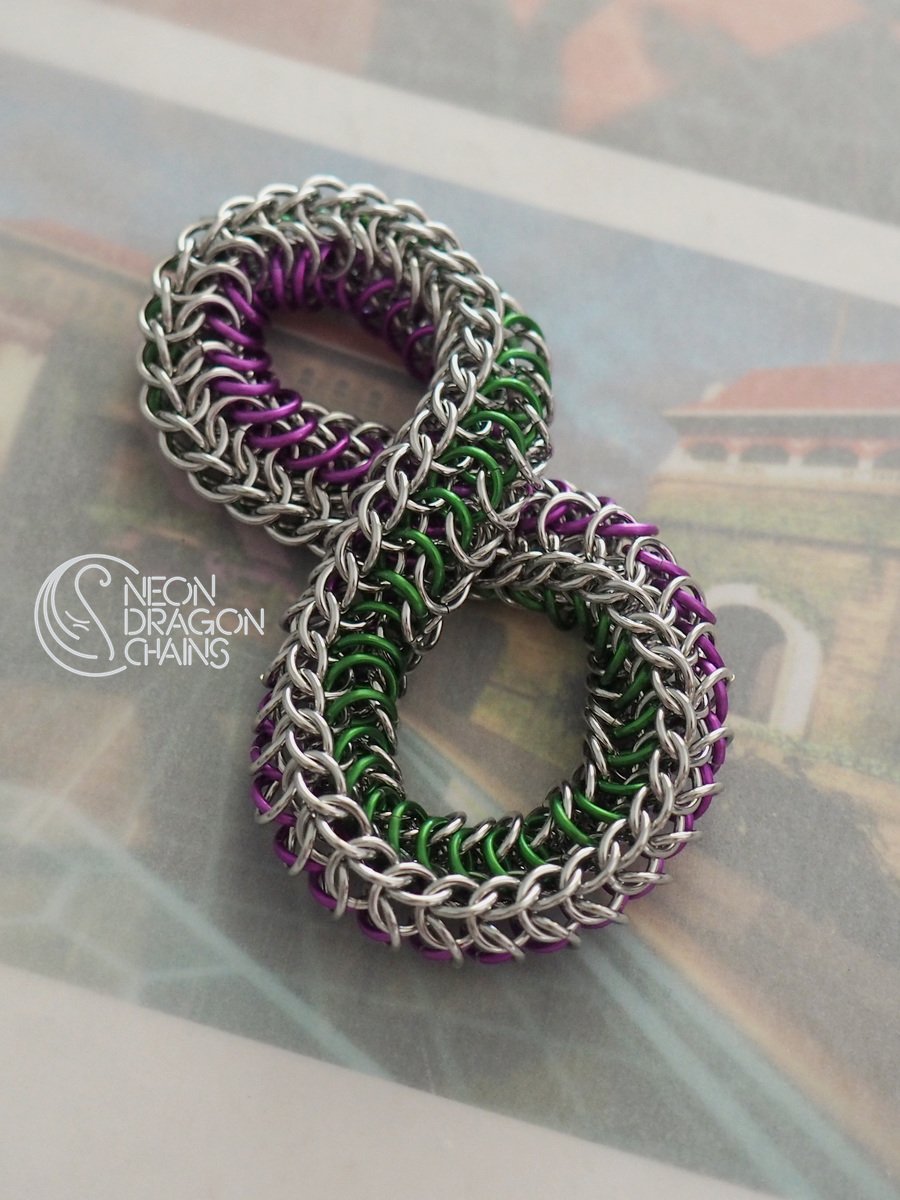 Mobius Fidget Toy / Green Purple Stripes product image (3)