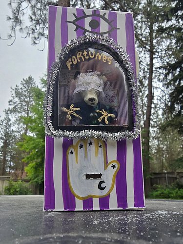 I had fun upcycling a box with a window into this little fortune teller. Just have to fill the fortune reel now! 
#upcycle #a...