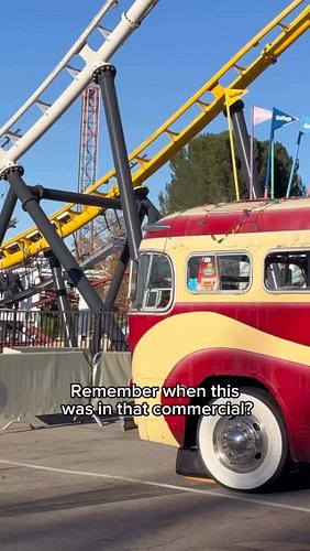 Not the Six Flags song 😭 #fyp #sixflags #funny #2000snostalgia #rollercoasters