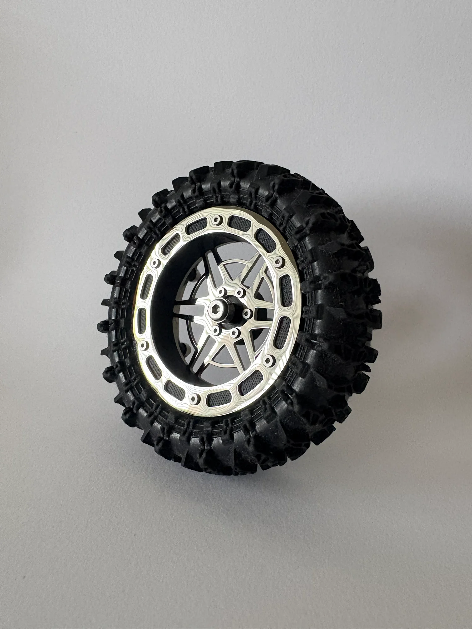 1.8" v2 Floater Wheels - "Supernova" wheel face and "Rays" spinners product image (2)