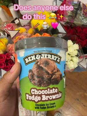 🌸 #icecream #latenightsnack #collegelife 📚🩷 #munchies 😂 I can never find a spoon lol so chopsticks 🥢 🩷 per usual lol 😂 