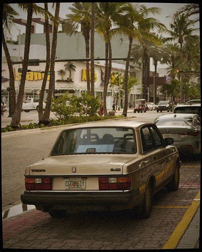 ⌑ ‧ ˚ ⊹ hold your own against new traffic ⭒ ‧ 𓂃 ✧

#Volvo #OldSchool #Sedan #Brick #Vintage