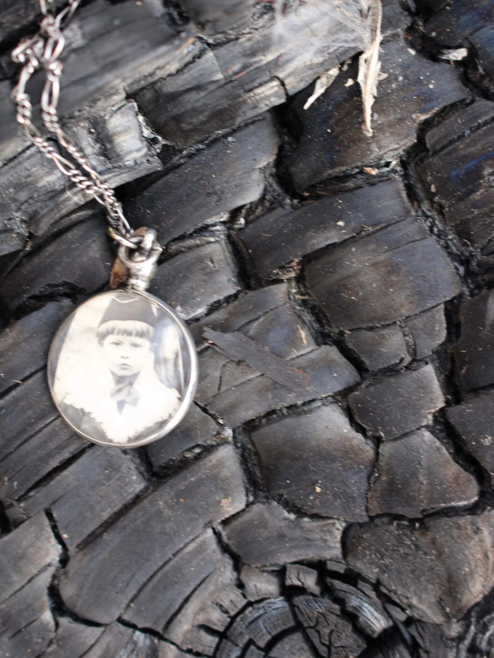 Artifact No.05 - Photo Pendant with Child product image (2)