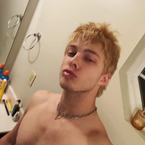Boy on the internet

#mud2002forpresident