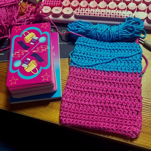 It’s looking so good! Special thanks to Coco for sharing her pattern for this tarot bag! A perfect match for my Clueless Taro...