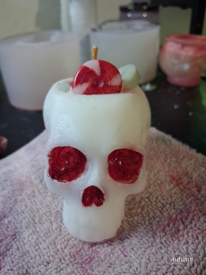 Peppermint Skull Candle product image (1)