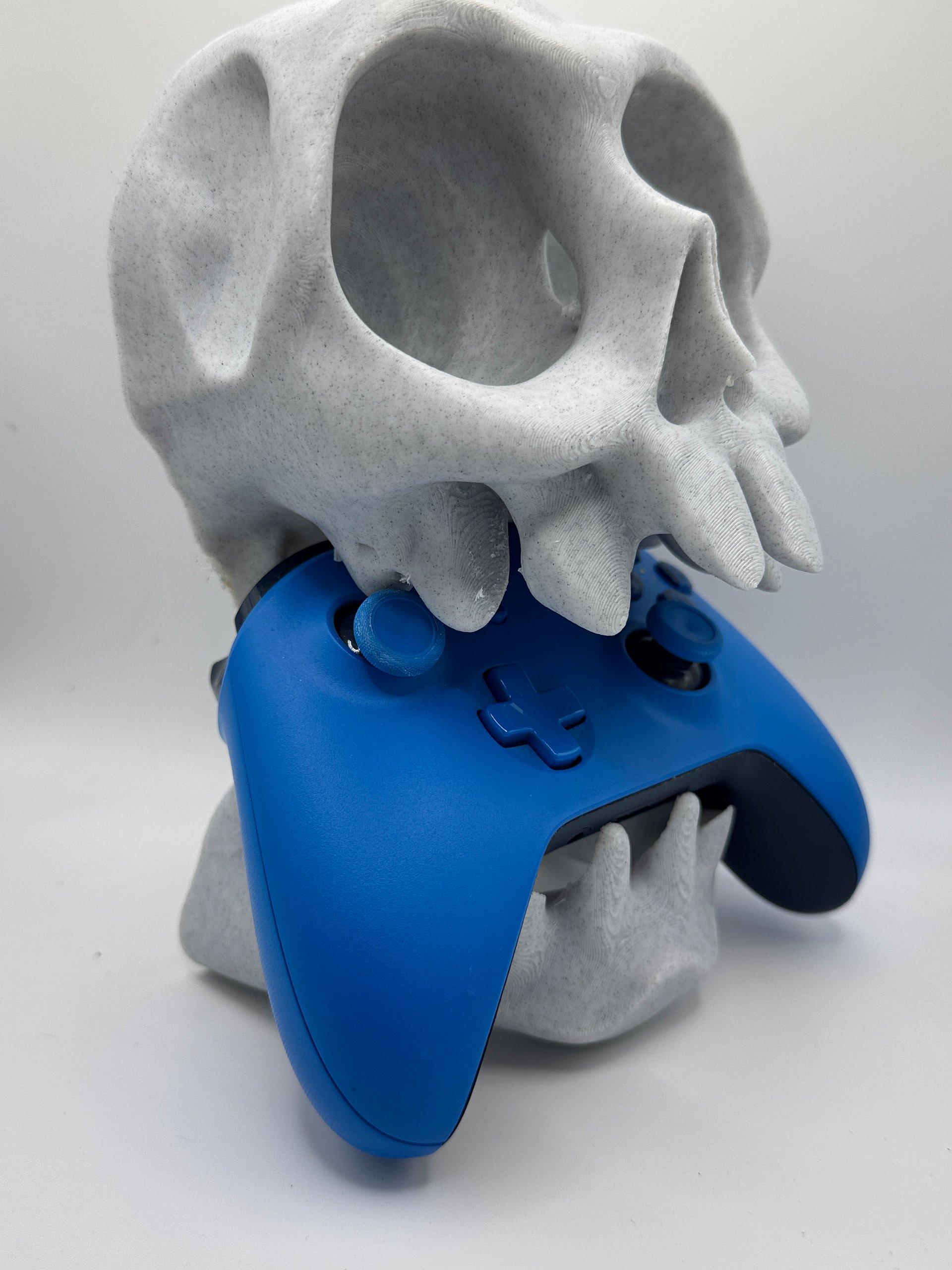 Treasure skull gamepad holder product image (1)