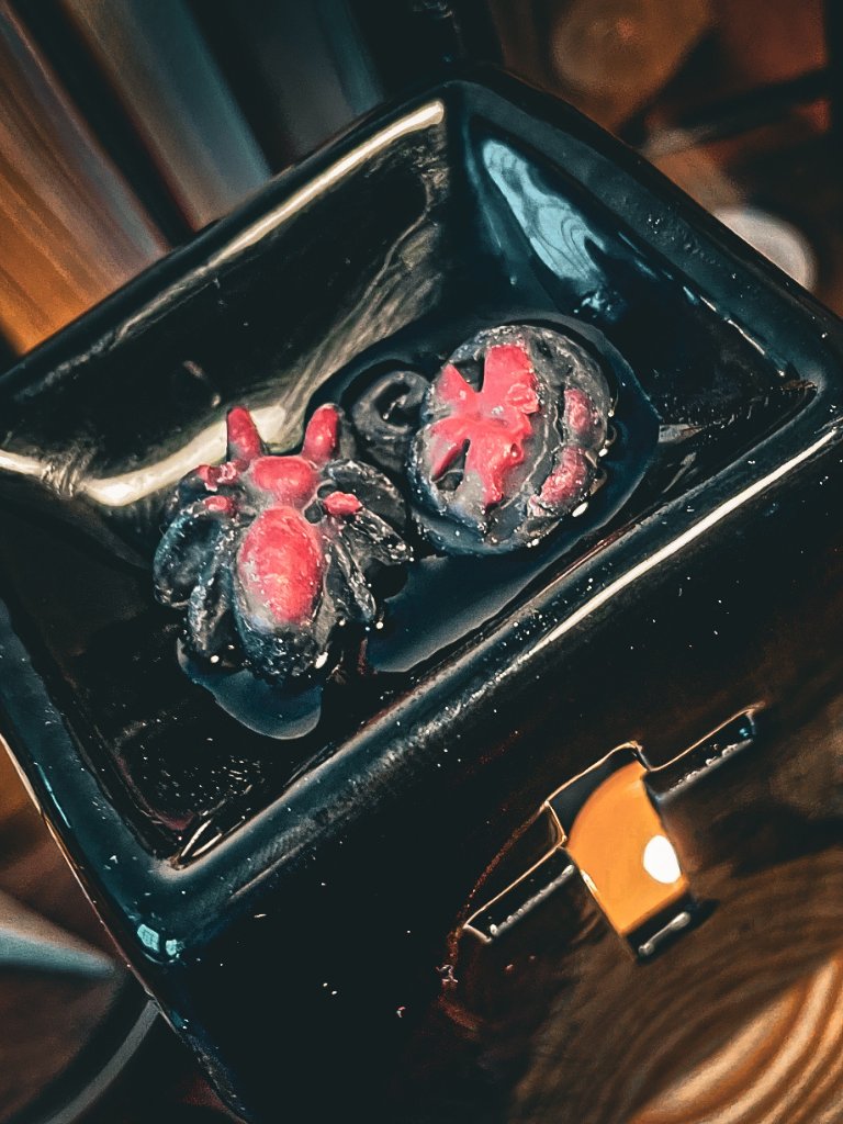 Red Gaze Nocturne Melts product image (1)