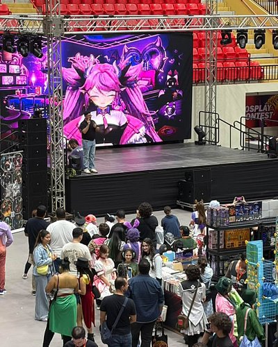 Ironmouse compartiendo directamente con sus fans en Sekaiju Con. 🎤

Ahora mismo está contestando preguntas en vivo, hablando ...
