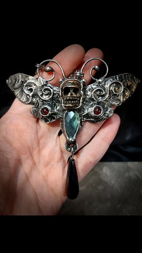 Happy New Year!
Ok, last new creations crafted for @odditiesandcuriositiesexpo LA 2026 this weekend. These Deathshead Mothra ...