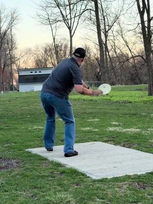 Friday Funnies! Believe me, we’ve all been there. I’ve been trying to work on my forehand shot and this hole is perfect for it. Just watch out for first available! #CornfedDG🌽 #ThrowYourPassion #FridayFunnies #forehand #discgolf
