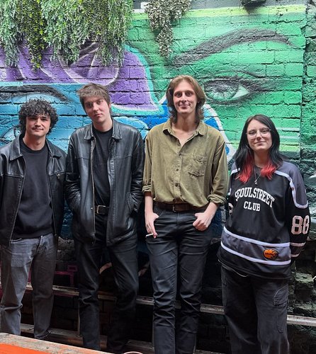 I interviewed the tallest band I’ve ever met…

Head over to YouTube to watch the full chat with @rosiemirandarivers and @fluo...