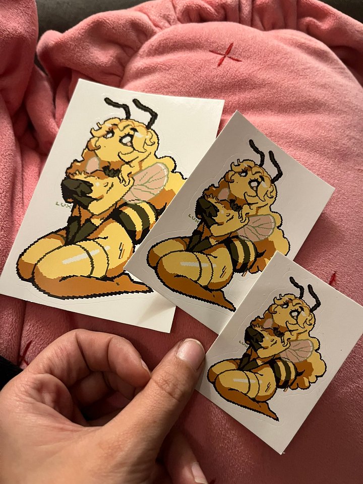 sabrina carpenter bee sticker product image (1)
