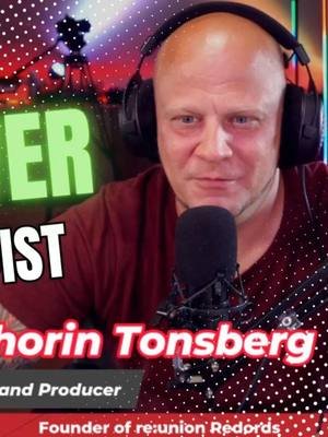 🎧 WER IST THORIN TONSBERG? | SELBSTINTERVIEW MIT ERIC KANZLER 🎧  In diesem Video interviewe ich mich selbst – ja, richtig gehört! Ich  beantworte ein paar spannende Fragen rund um meinen DJ-Alias Thorin  Tonsberg: Wer steckt dahinter? Was mache ich musikalisch? Und woher könntet ihr  mich vielleicht schon kennen?   Besten Dank an: Nilson1489 https://www.youtube.com/@UCD1cfNcgSz98mHIsmv56Igg    Eventim Techno on Tower: https://www.eventim.de/event/techno-on-tower-festival-28h-raven-fuer-den-guten-zweck-helpter-berg-18687923/?affiliate=TUG Promocode: ThorinToTF2025  👤 Eric Kanzler – für manche ein bekannter Name aus der elektronischen  Musikszene. Ob als Solo-Act oder im DJ-Duo 