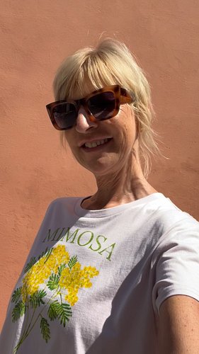 Welcome summer with crop T- shirts! 
Let’s wear Mimosa one🌼
#kissedbythesun #fromitaly #yellowflowers  #originalstreetwear #b...