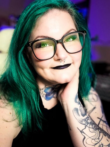 Happy Friday y’all! 🥰 #fridays #gamers