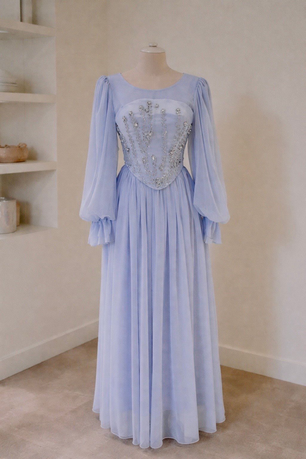 Luxury dress product image (4)