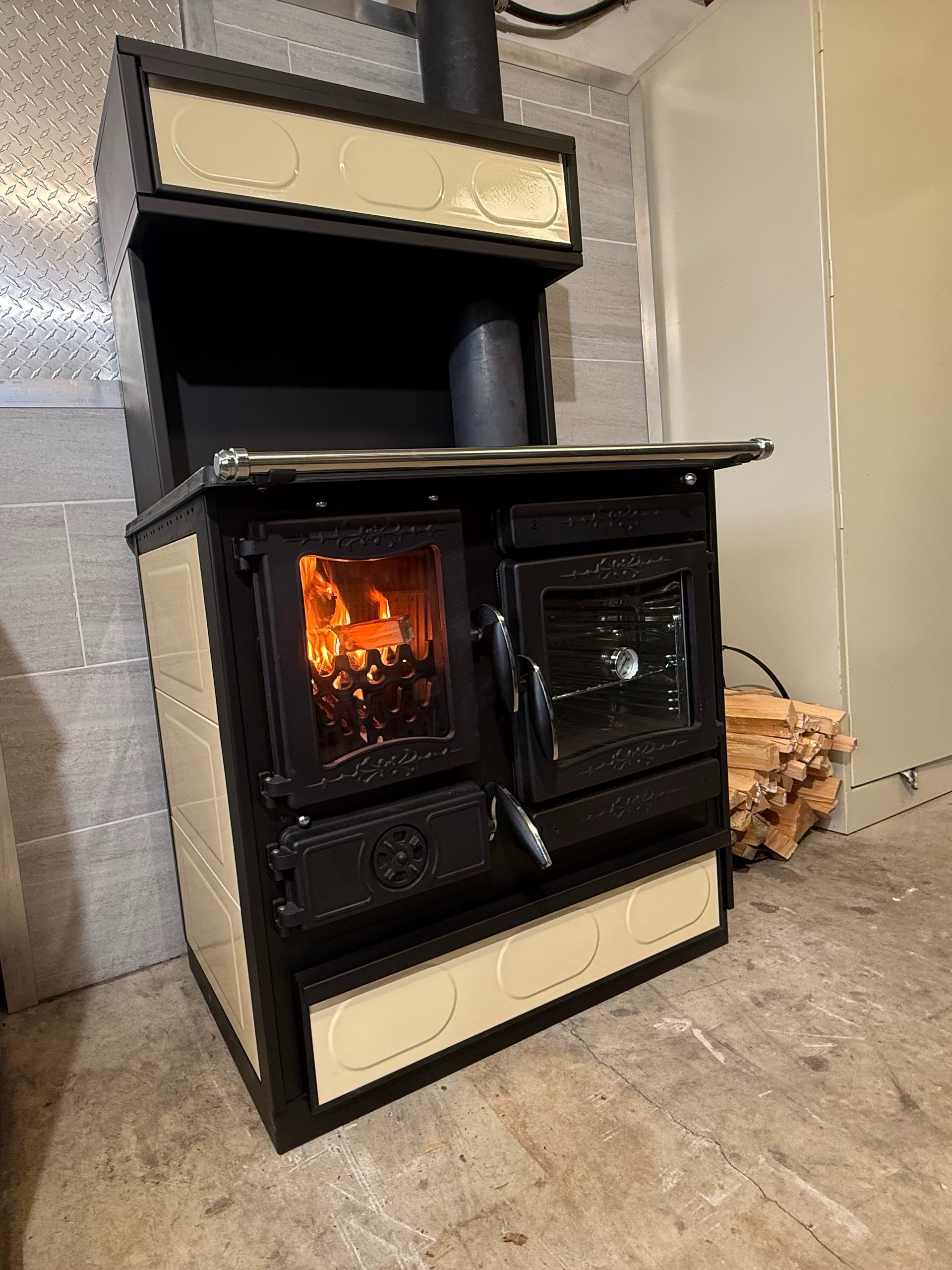 Guliver Wood Burning Cook Stove by Guca Cream Left Hand Flue product image (2)