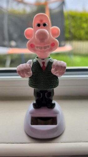 Happy bank holiday weekend, hope you all find time for some yarn related activities! 

#yarnlover #knititlikeitshot #wallace