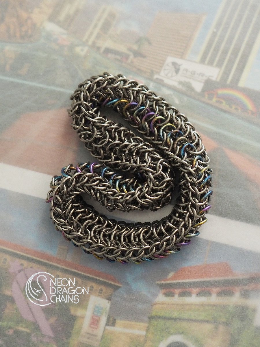 Mobius Fidget Toy / Rainbow Titanium product image (4)