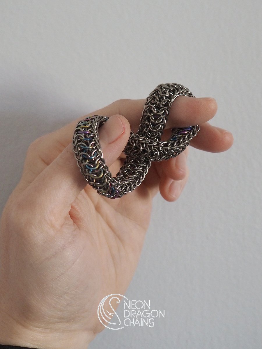 Mobius Fidget Toy / Rainbow Titanium product image (5)
