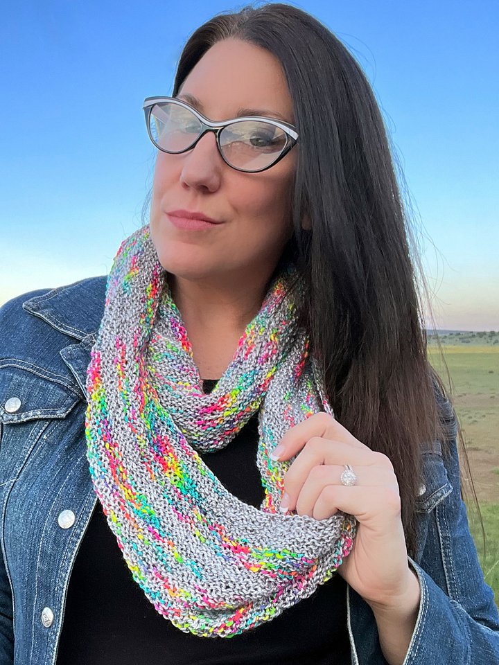 Wobbly Rainbow Cowl product image (2)