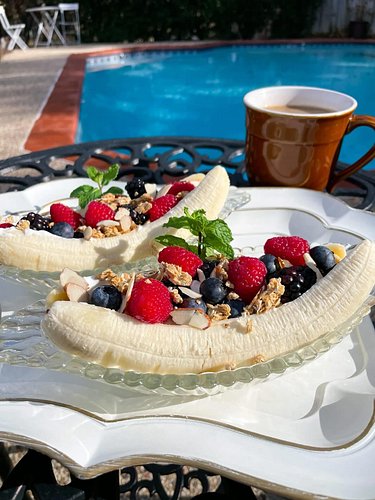 Make Memorial Weekend special with Breakfast Banana Splits! This has got to be the CUTEST way to serve yogurt.😍

Grocery part...