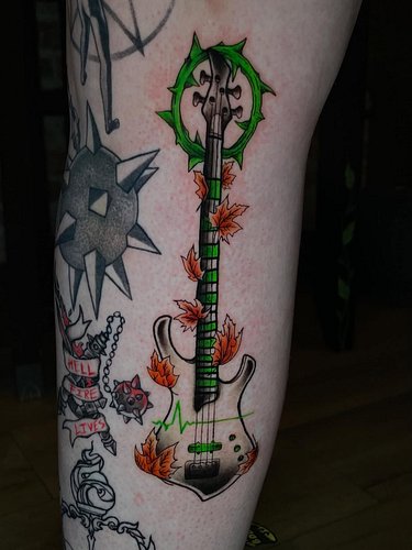 Had a sad day yesterday, did Peter Steele’s bass on my leggy. 💚🖤