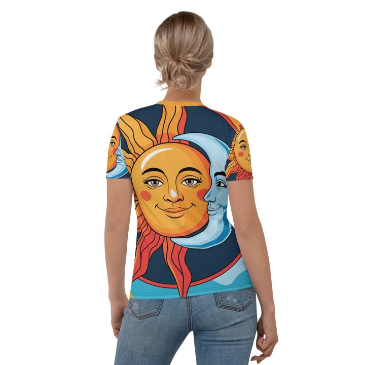 Graphic T-shirt product image (1)