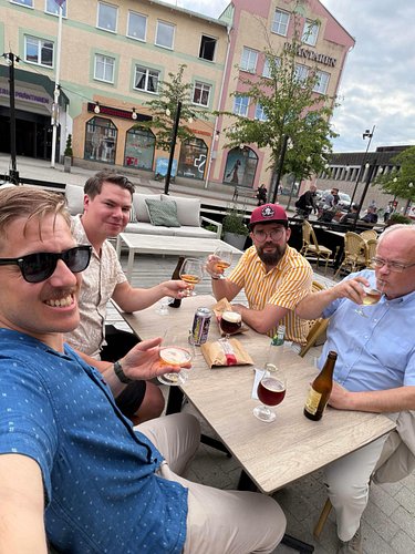 Sommarfest i Strängnäs på @arsenalen_strangnas tillsammans med @franksons_krigshorna. Glad sommar!