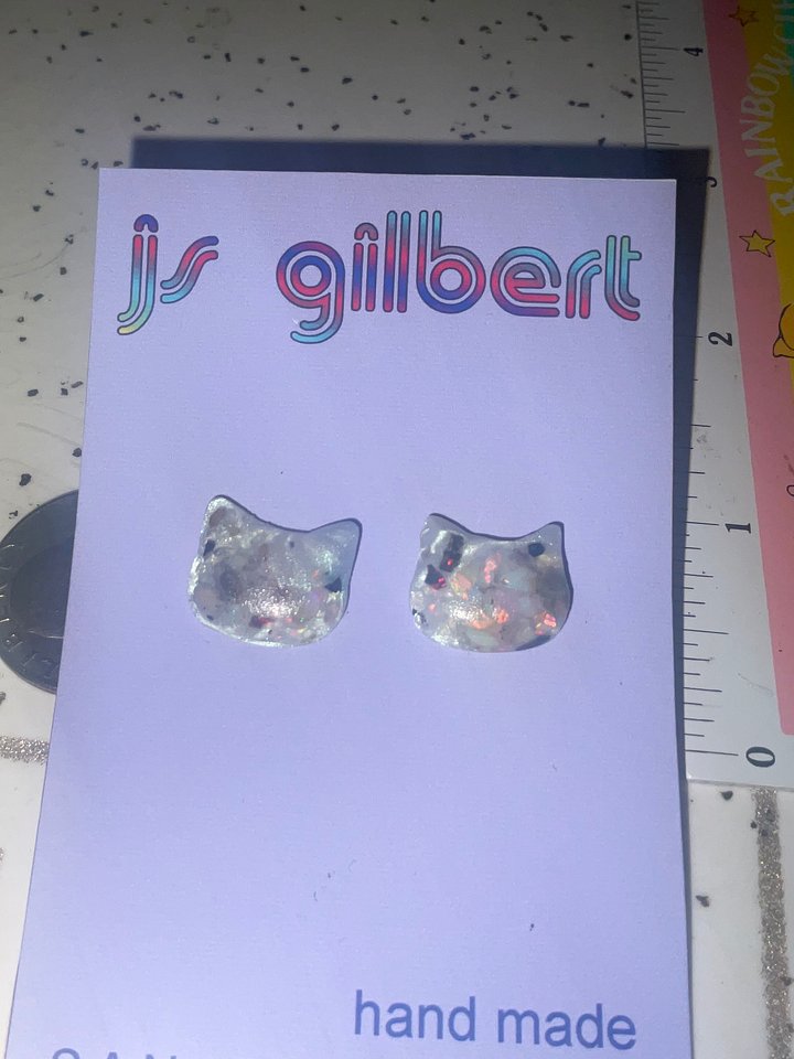 Cats are Back - Shimmering opal stud earrings product image (2)