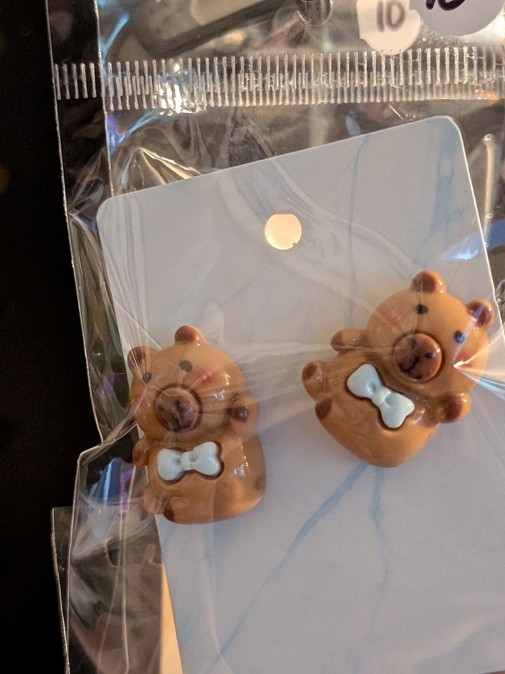 CAPPYBARA STUD EARRINGS product image (2)