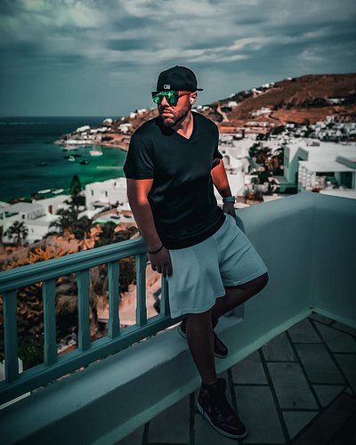 …Grind up on my own 'cuz I see how they mistreat me.

.
.
.⁣
#photooftheday #Sony #sony24mm14gm #sonygmaster #youtube #YouTub...