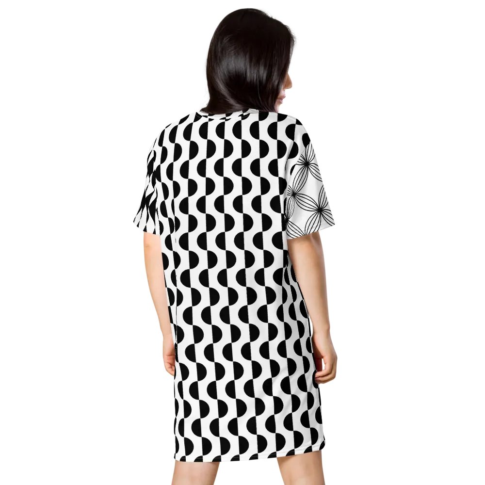 All-Over Geometric Black & White Oversized T-Shirt Dress product image (7)